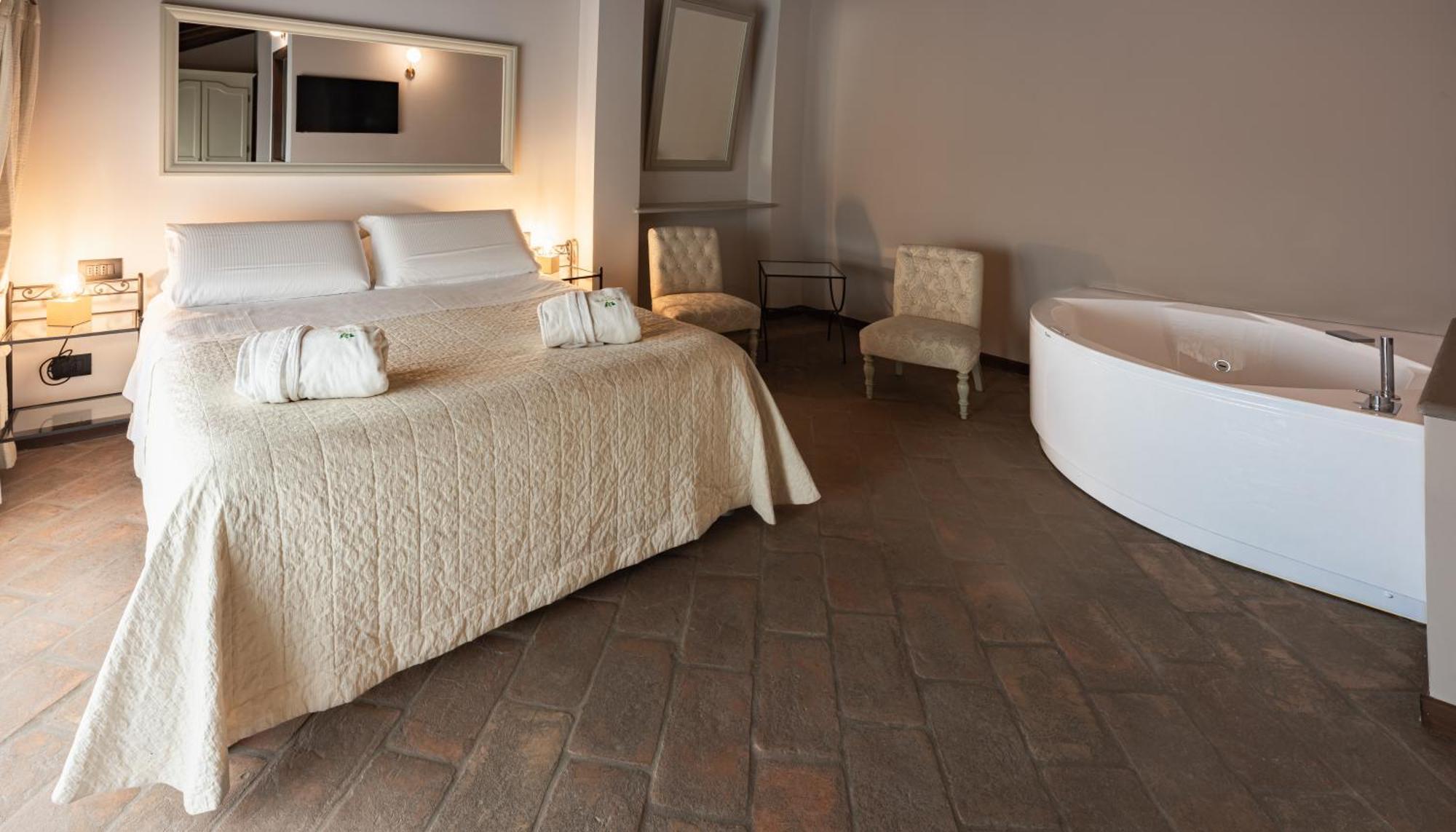 Relais Bella Rosina Pool & Spa La Cassa Экстерьер фото