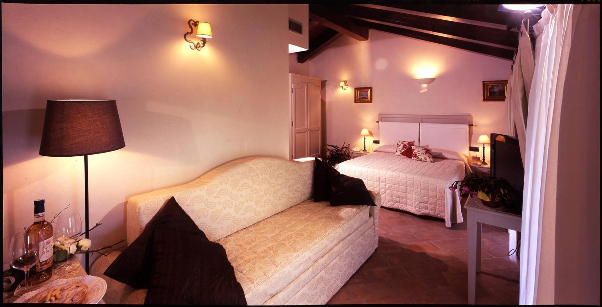 Relais Bella Rosina Pool & Spa La Cassa Номер фото